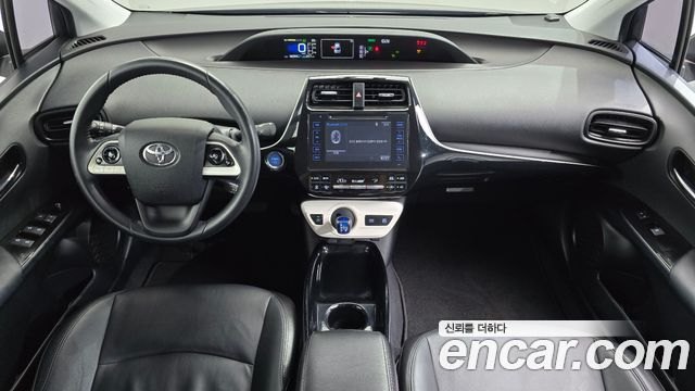 Toyota Prius (IV) 1.8 E 2017 — фото 7