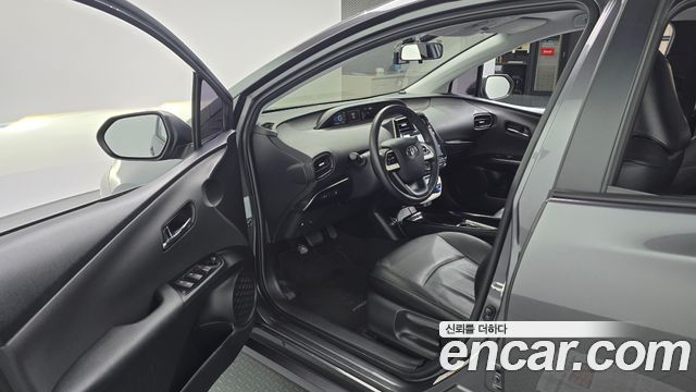 Toyota Prius (IV) 1.8 E 2017 — фото 10