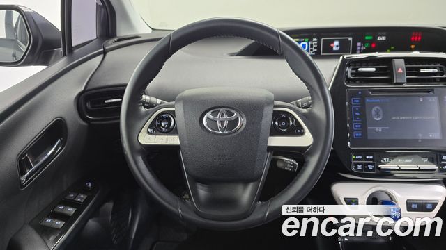 Toyota Prius (IV) 1.8 E 2017 — фото 12