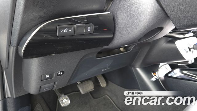 Toyota Prius (IV) 1.8 E 2017 — фото 16