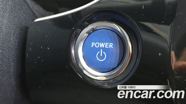 Toyota Prius (IV) 1.8 E 2017 — фото 18