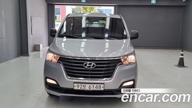 Hyundai Grand Starex Van 5-Seater Smart