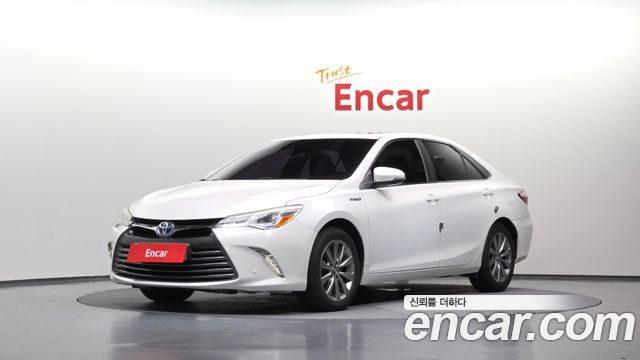 Toyota Camry Hybrid XLE 2017 — фото 1