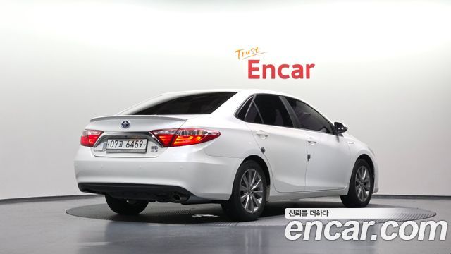 Toyota Camry Hybrid XLE 2017 — фото 2