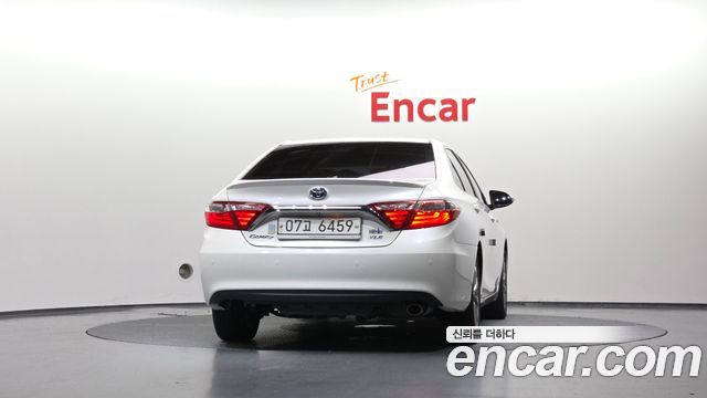 Toyota Camry Hybrid XLE 2017 — фото 4