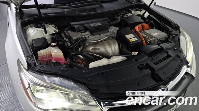 Toyota Camry Hybrid XLE 2017 — фото 6