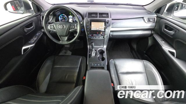 Toyota Camry Hybrid XLE 2017 — фото 7