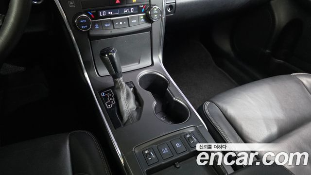 Toyota Camry Hybrid XLE 2017 — фото 9