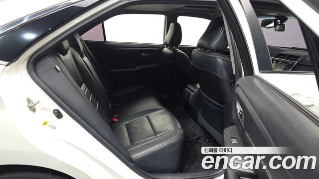 Toyota Camry Hybrid XLE 2017 — фото 12