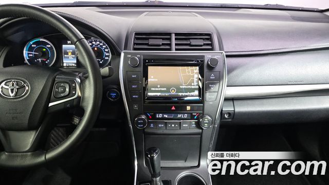 Toyota Camry Hybrid XLE 2017 — фото 14