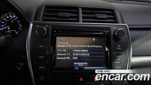 Toyota Camry Hybrid XLE 2017 — фото 16