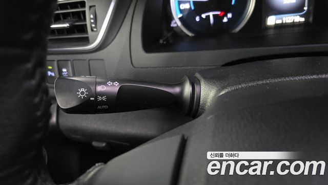 Toyota Camry Hybrid XLE 2017 — фото 17