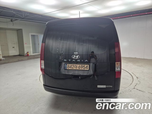 Hyundai Staria L3.5 Cargo 5-Seater Modern 2023 — фото 4