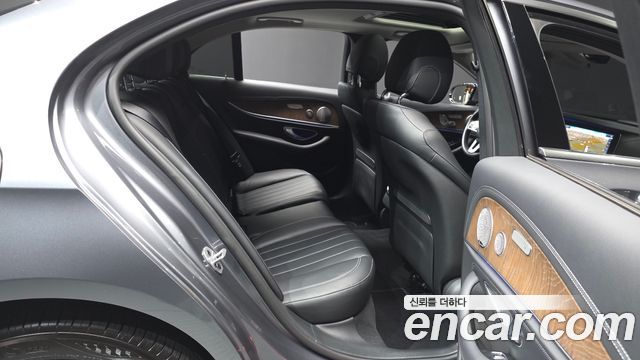 Mercedes-Benz E-Class (W213) E300 4MATIC Exclusive 2019 — фото 12