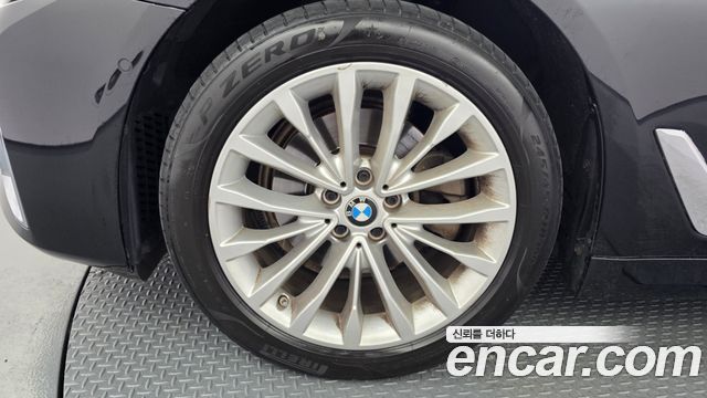 BMW 5 Series (G30) 523d Luxury 2023 — фото 5