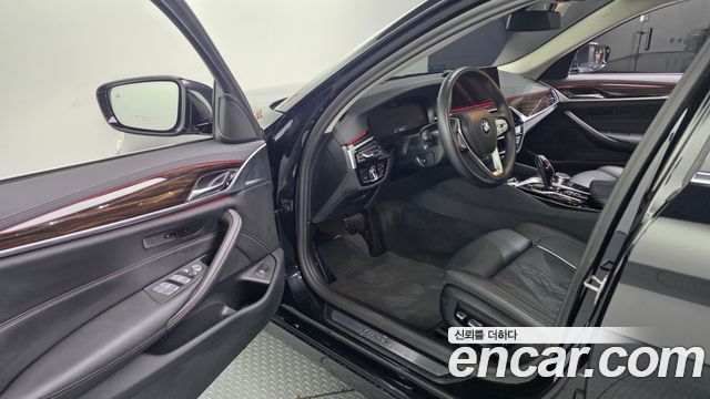 BMW 5 Series (G30) 523d Luxury 2023 — фото 10