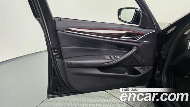 BMW 5 Series (G30) 523d Luxury 2023 — фото 24