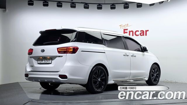 Kia Carnival 9-Seater Prstige 2019 — фото 3