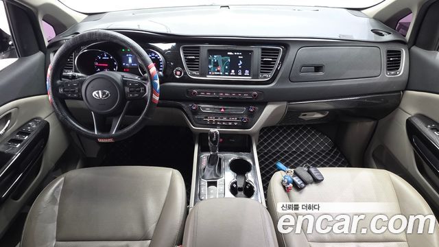 Kia Carnival 9-Seater Prstige 2019 — фото 7