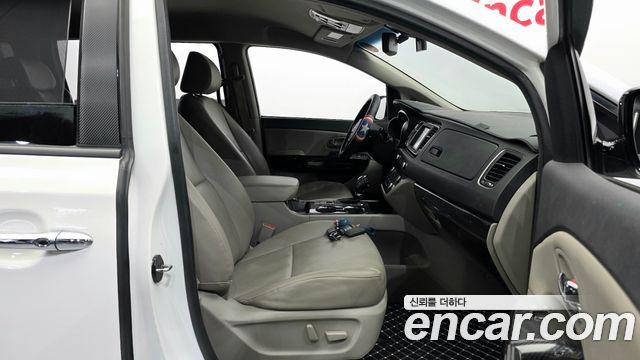 Kia Carnival 9-Seater Prstige 2019 — фото 12