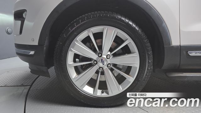 Ford Explorer 2.3 Limited 4WD 5th 2019 — фото 5