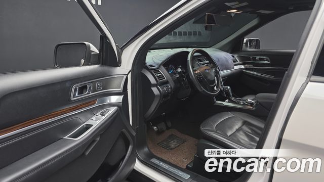 Ford Explorer 2.3 Limited 4WD 5th 2019 — фото 10
