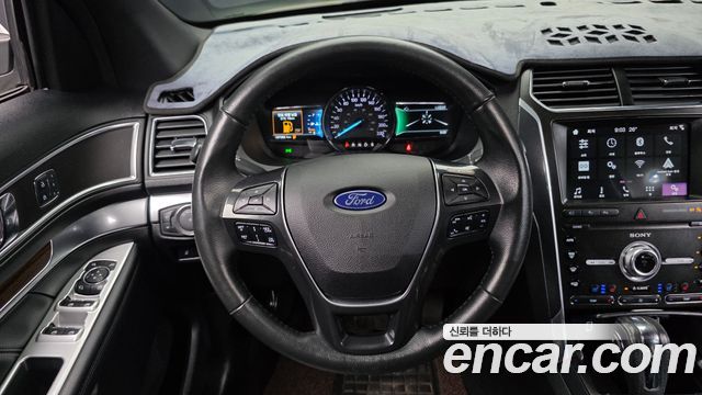 Ford Explorer 2.3 Limited 4WD 5th 2019 — фото 13