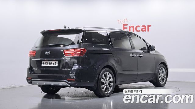 Kia Carnival 7-Seater Limousine VIP 2019 — фото 2