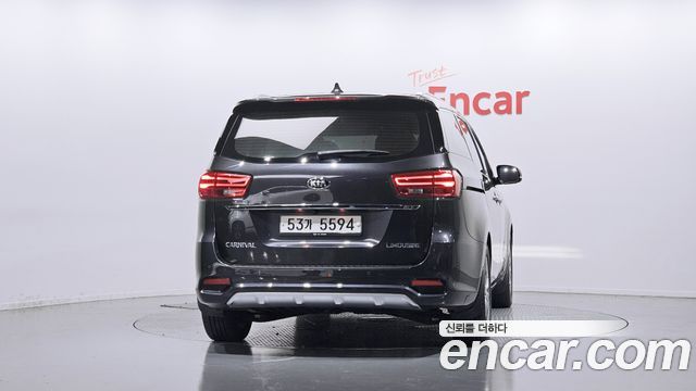 Kia Carnival 7-Seater Limousine VIP 2019 — фото 4
