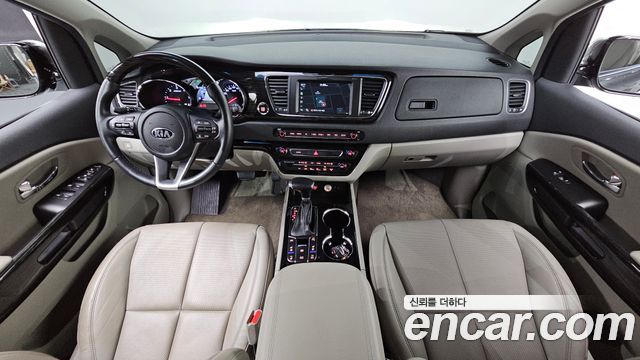 Kia Carnival 7-Seater Limousine VIP 2019 — фото 7