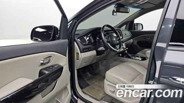 Kia Carnival 7-Seater Limousine VIP 2019 — фото 10