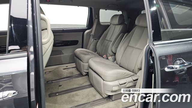 Kia Carnival 7-Seater Limousine VIP 2019 — фото 11
