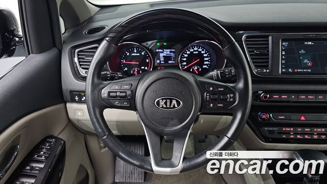 Kia Carnival 7-Seater Limousine VIP 2019 — фото 12