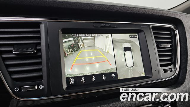 Kia Carnival 7-Seater Limousine VIP 2019 — фото 13
