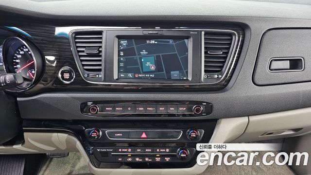 Kia Carnival 7-Seater Limousine VIP 2019 — фото 15