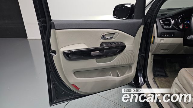 Kia Carnival 7-Seater Limousine VIP 2019 — фото 25