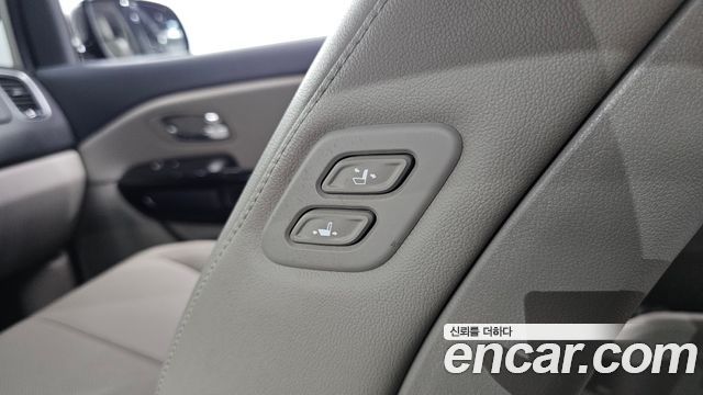 Kia Carnival 7-Seater Limousine VIP 2019 — фото 29