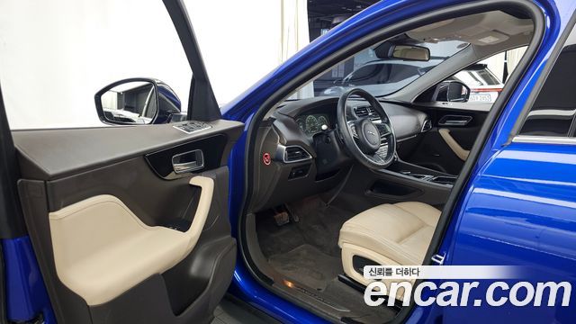 Jaguar F-PACE 20d Prestige 2018 — фото 10