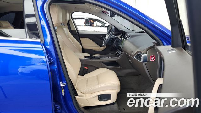 Jaguar F-PACE 20d Prestige 2018 — фото 11