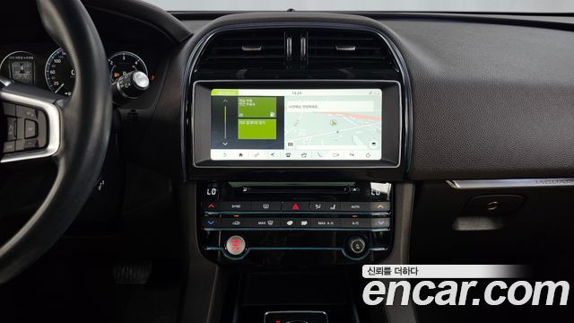 Jaguar F-PACE 20d Prestige 2018 — фото 15