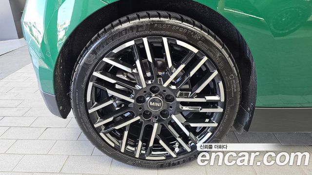 MINI Cooper Electric (IV) SE Favoured 2024 — фото 5