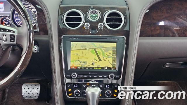 Bentley Flying Spur (II) 4.0 2015 — фото 14