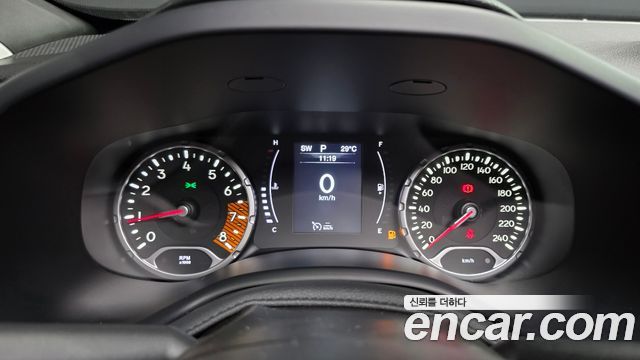 Jeep Renegade 1.3 Longitude 2022 — фото 8