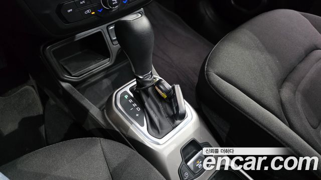 Jeep Renegade 1.3 Longitude 2022 — фото 9
