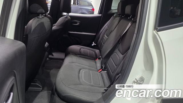 Jeep Renegade 1.3 Longitude 2022 — фото 11