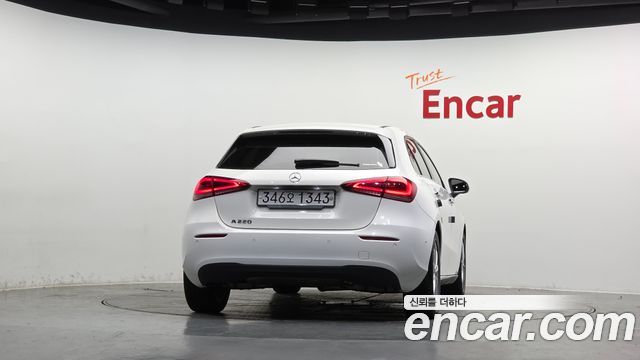 Mercedes-Benz A-Class (W177) A220 Hatchback 2020 — фото 4