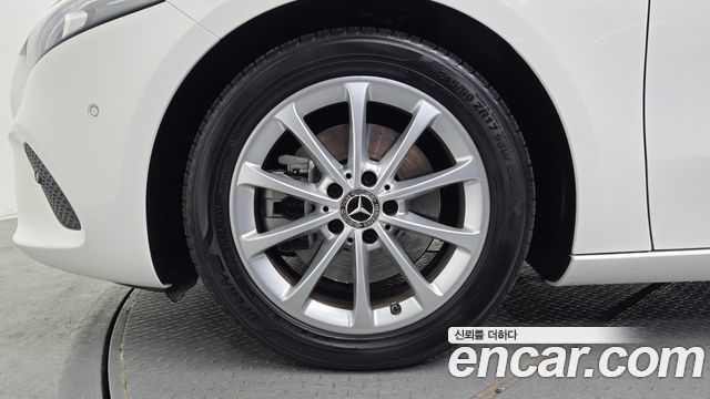 Mercedes-Benz A-Class (W177) A220 Hatchback 2020 — фото 5
