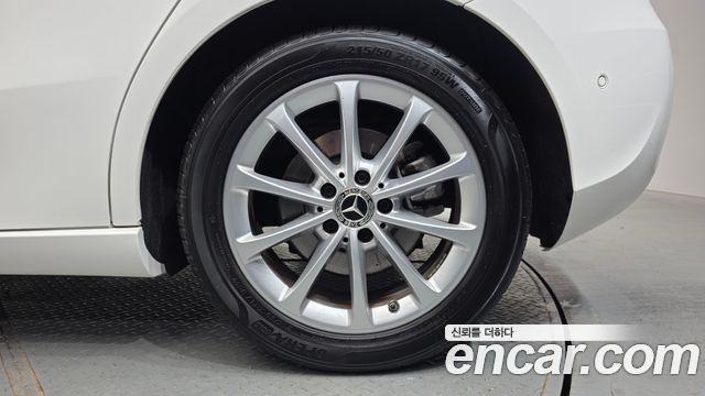 Mercedes-Benz A-Class (W177) A220 Hatchback 2020 — фото 27