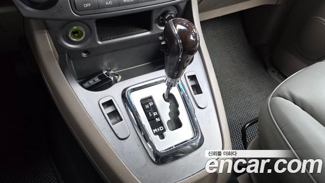 KG Mobility (SsangYong) Korando Turismo 4WD Chateau 9-seater 2015 — фото 9