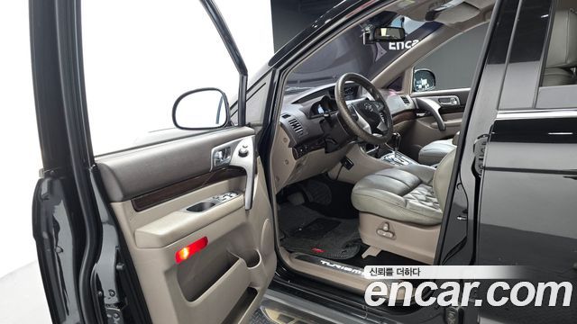 KG Mobility (SsangYong) Korando Turismo 4WD Chateau 9-seater 2015 — фото 10